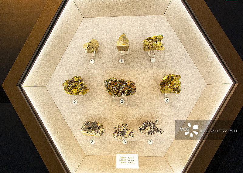 贵州地质博物馆奇石、矿石、矿物晶体 贵翠雕件图片素材