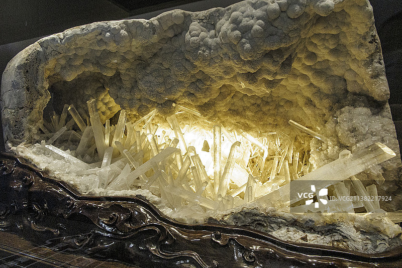 贵州地质博物馆奇石、矿石、矿物晶体 贵翠雕件图片素材