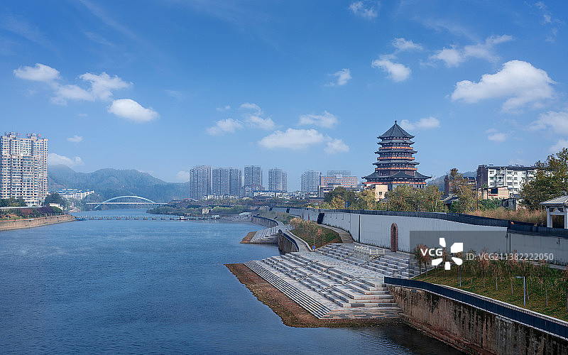 中国江西省景德镇市昌江河边的昌南阁古塔建筑图片素材