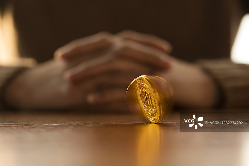 旋转的硬币图片素材