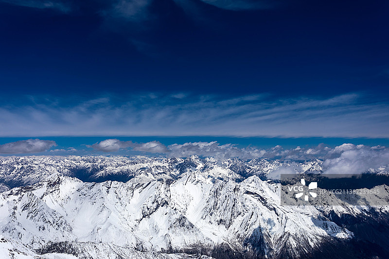 四川阿坝松潘县岷山山脉都日峰登山图片素材