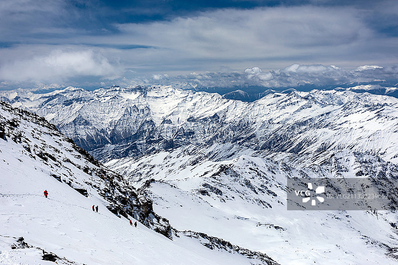 四川阿坝松潘县岷山山脉都日峰登山图片素材