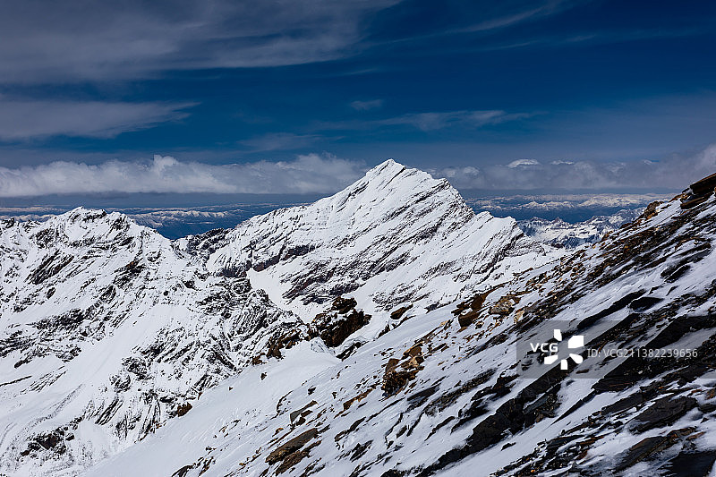 四川阿坝松潘县岷山山脉雪宝顶图片素材