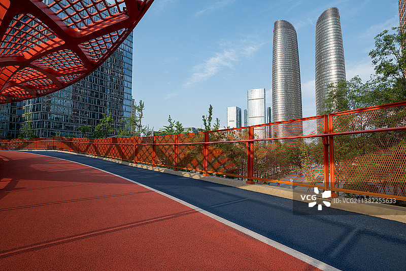 成都高新区交子之环和金融城双塔白昼晴天机车汽车广告背景图图片素材