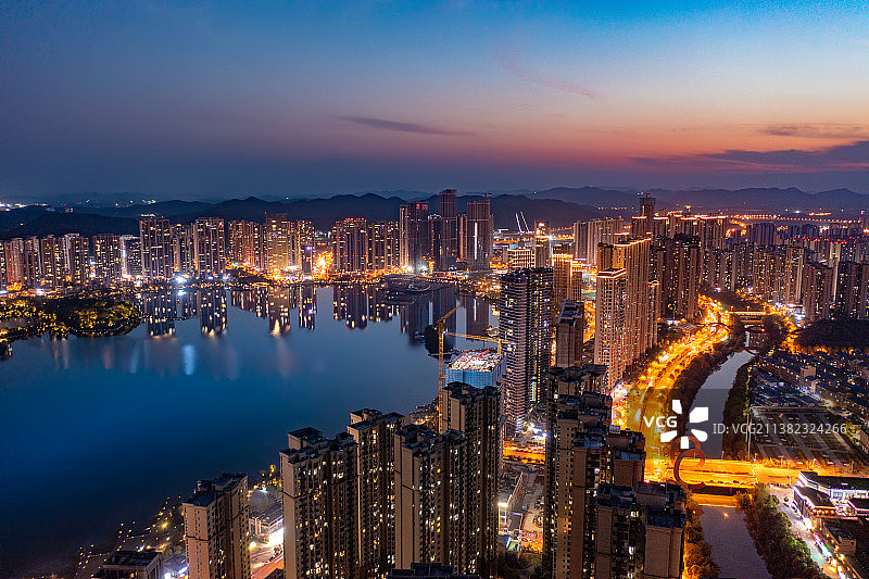 航拍湖南长沙梅溪湖夜景图片素材