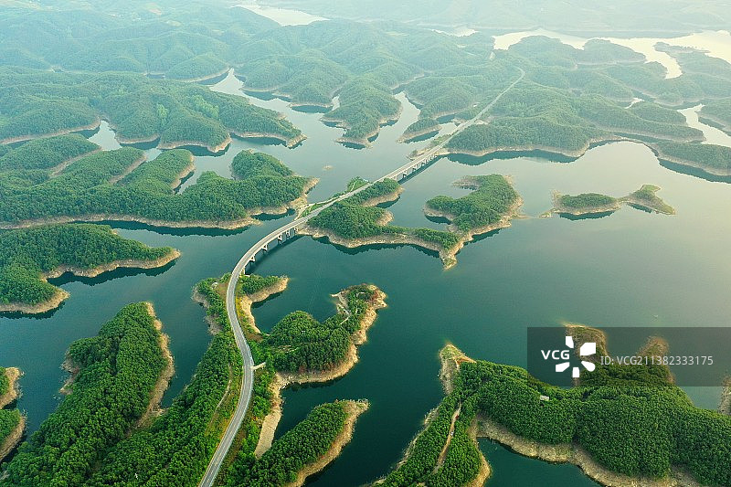 山水相连图片素材