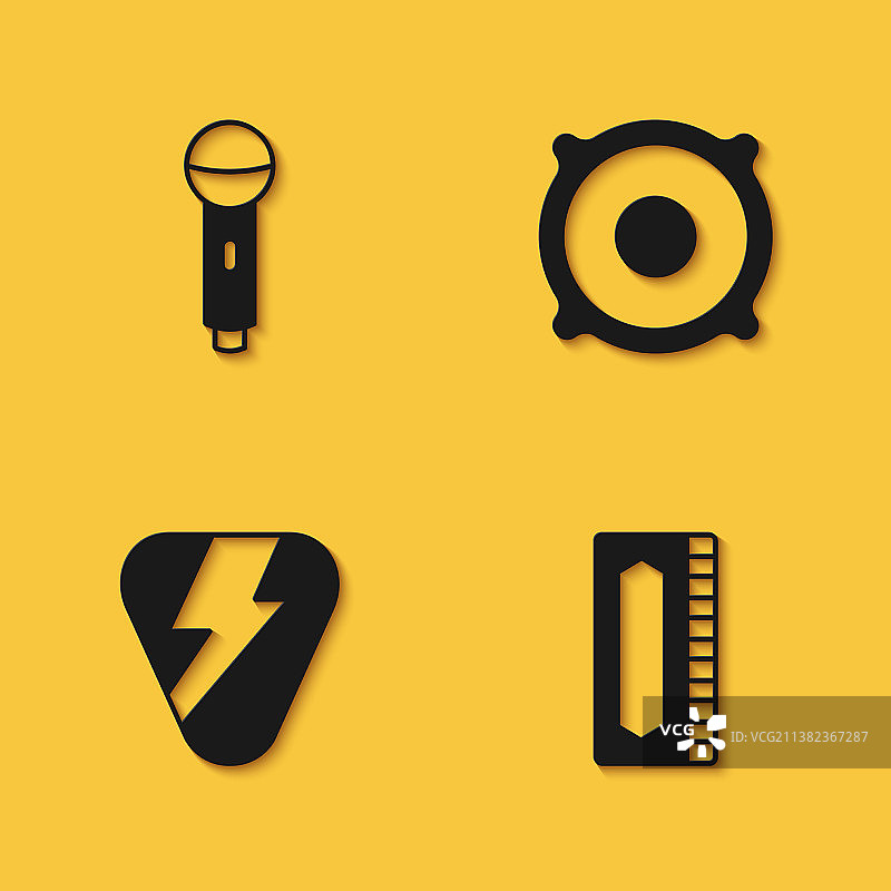 麦克风口琴吉他拨片和立体声套装图片素材