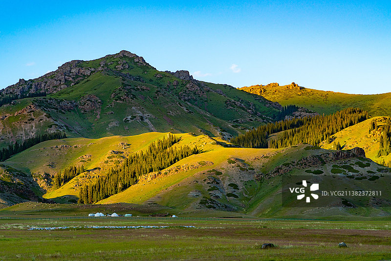 中国新疆博尔塔拉州博乐市赛里木湖博尔汗草原图片素材