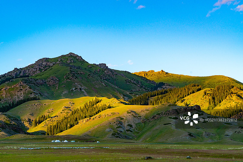 中国新疆博尔塔拉州博乐市赛里木湖博尔汗草原图片素材