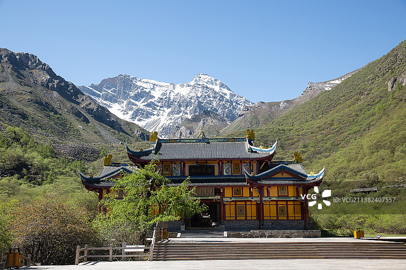 雪山寺庙图片素材