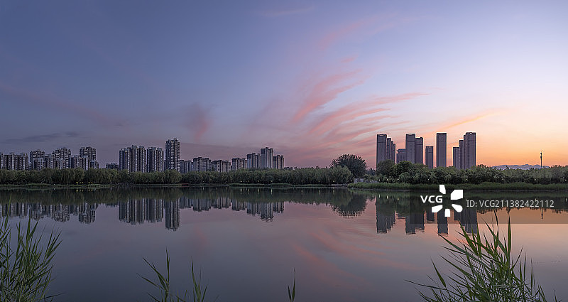 宁夏银川华雁湖夏天的傍晚图片素材