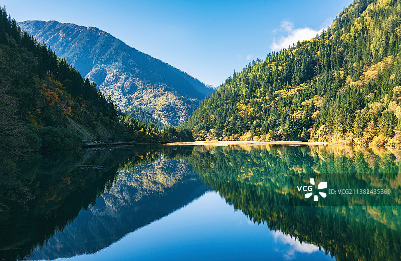九寨沟静海清晰的倒影图片素材