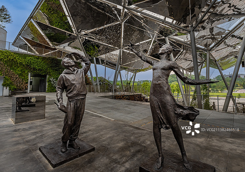 江苏园博园雕塑“无人机放飞”图片素材