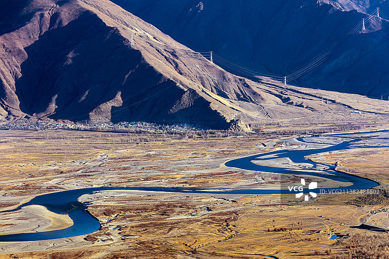 西藏拉萨达孜县拉萨河谷湿地村庄图片素材