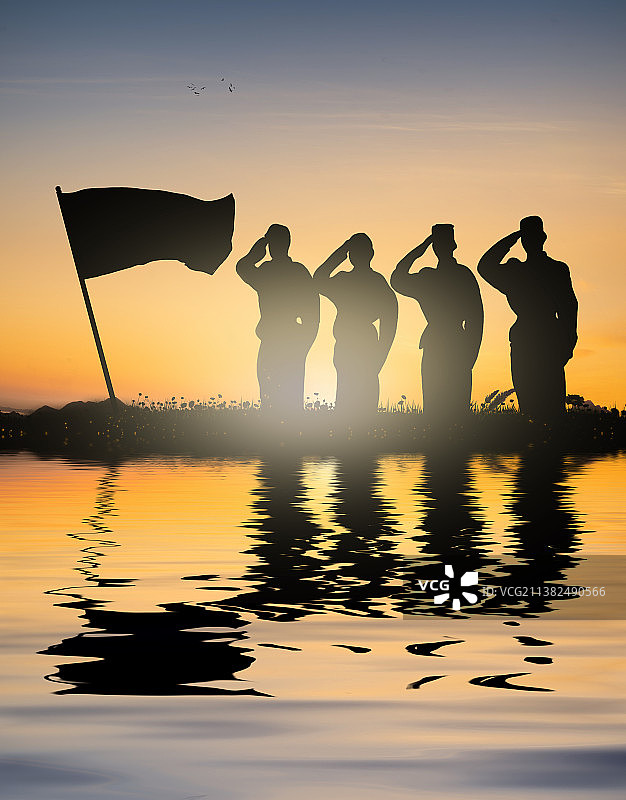 夕阳下军队战士对着旗帜行军礼图片素材