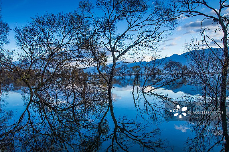蓝调黄龙潭图片素材