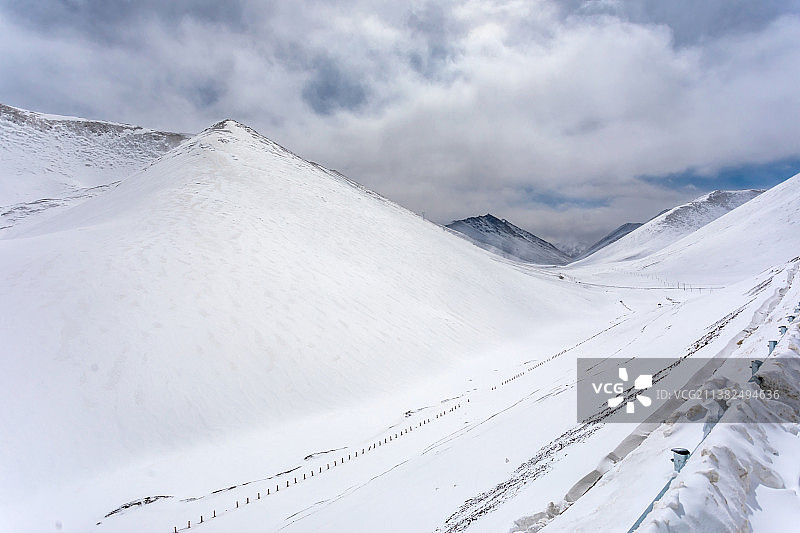 西藏拉萨当雄纳木措电网图片素材