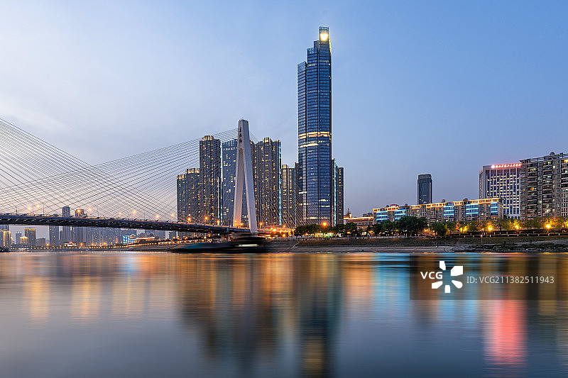 武汉汉口城市天际线夜景风光图片素材