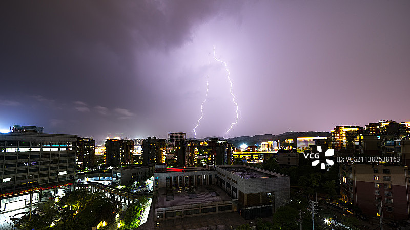 贵阳市南明区龙洞堡闪电强对流天气图片素材
