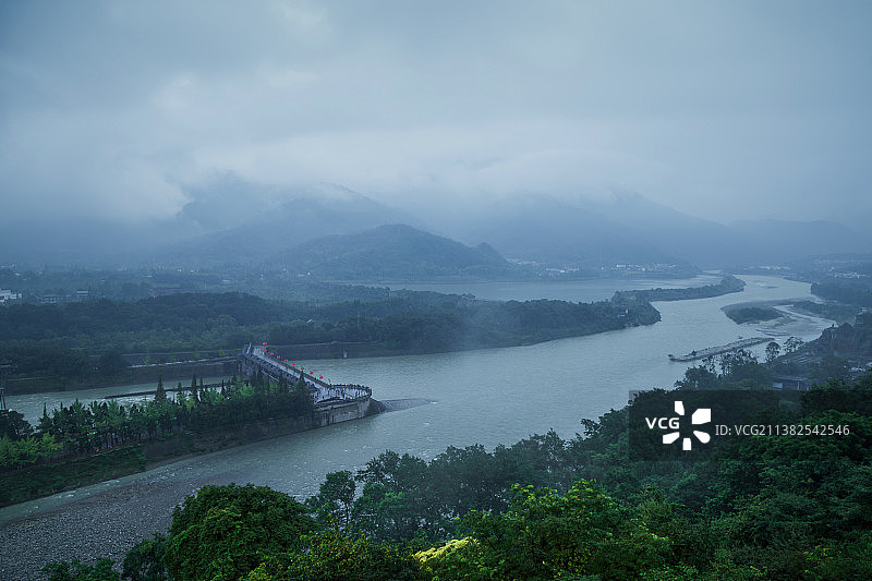 都江堰山色空蒙图片素材