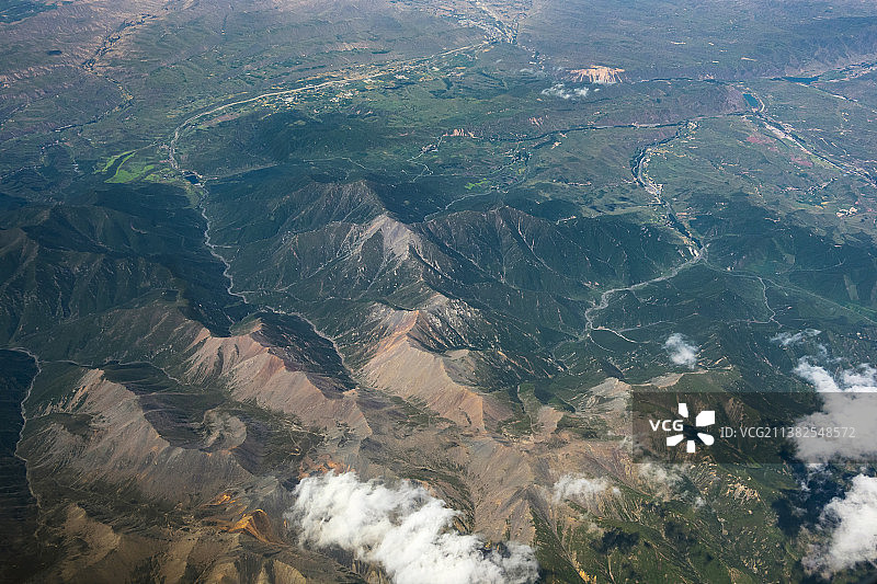 高空航拍乌鞘岭雷公山牛头屲山柳条河图片素材