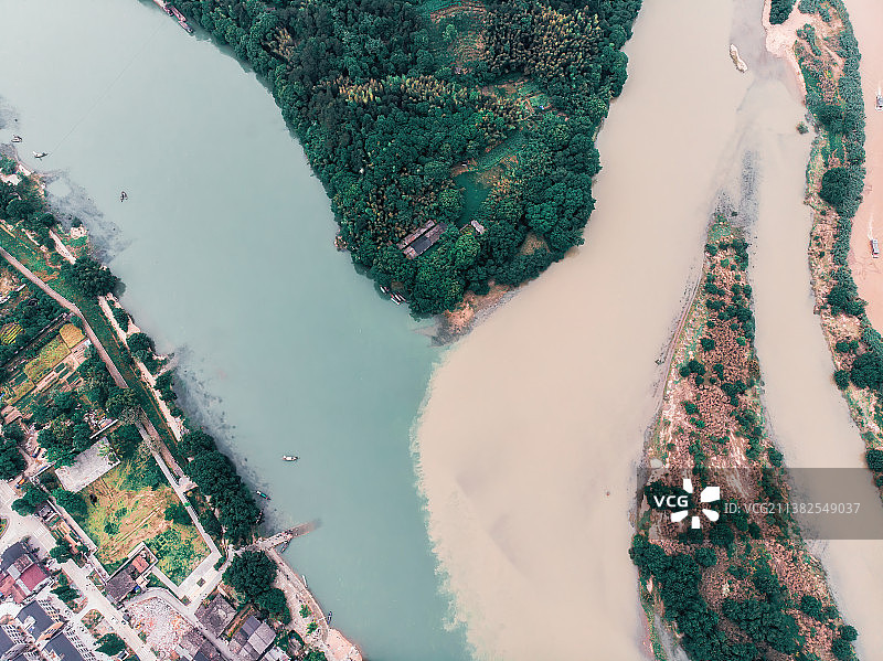 航拍浙江温州瓯江泾渭分明图片素材
