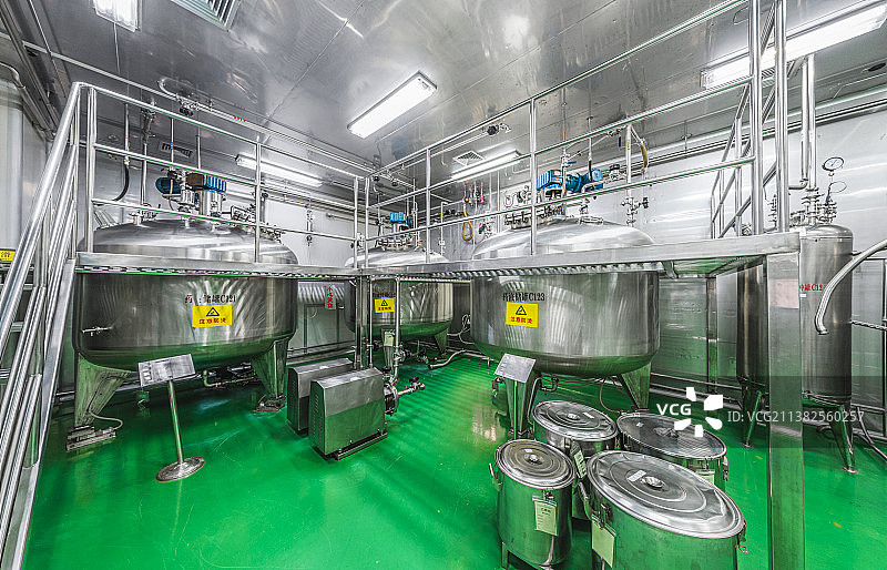 制药工厂生产设备和拌罐设备图片素材