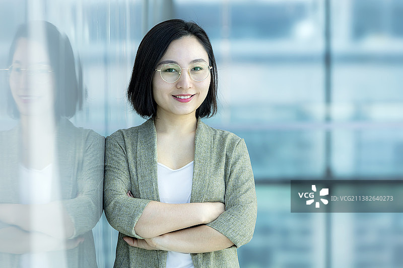 优雅的商务女士图片素材