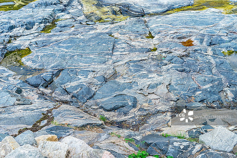 中国都市风光拍摄主题，山东省泰安市岱岳区彩石溪风景区，巨大的泰山石石头和纹理图案，户外白昼无人图像摄图片素材