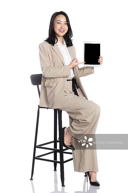 拿着平板电脑的商务女士图片素材