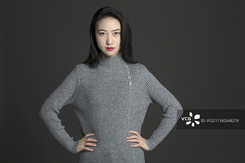 优雅的年轻女士图片素材