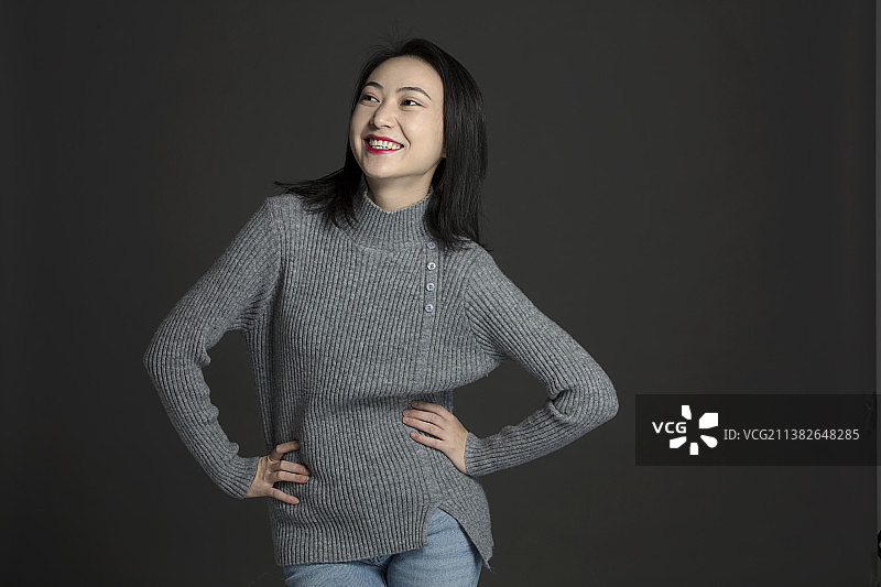 优雅的年轻女士图片素材