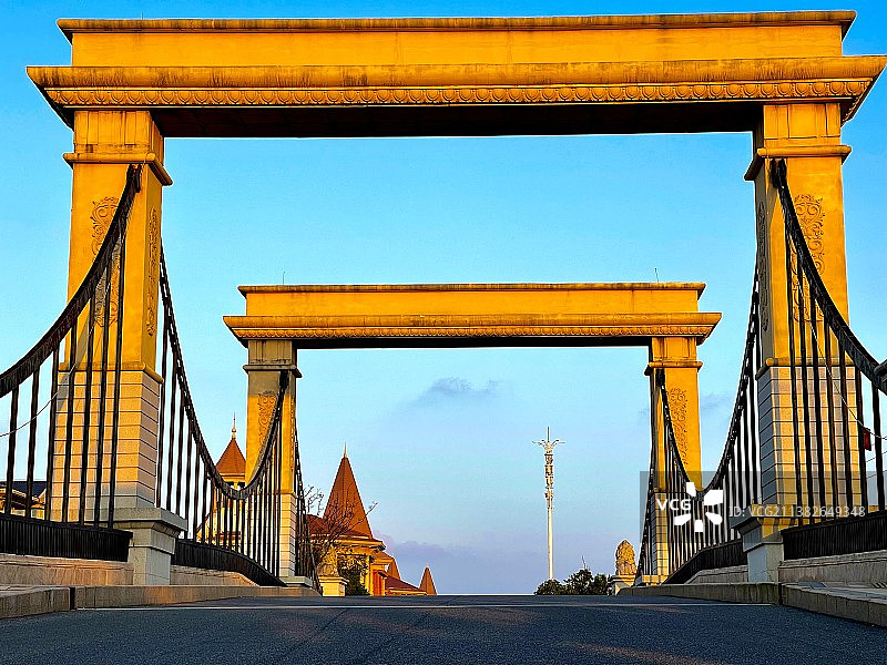 蓝天下的小桥俯视图图片素材