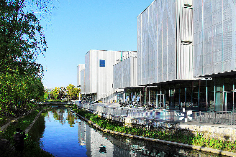 穿孔铝板现代简洁文化体育建筑设计图片素材