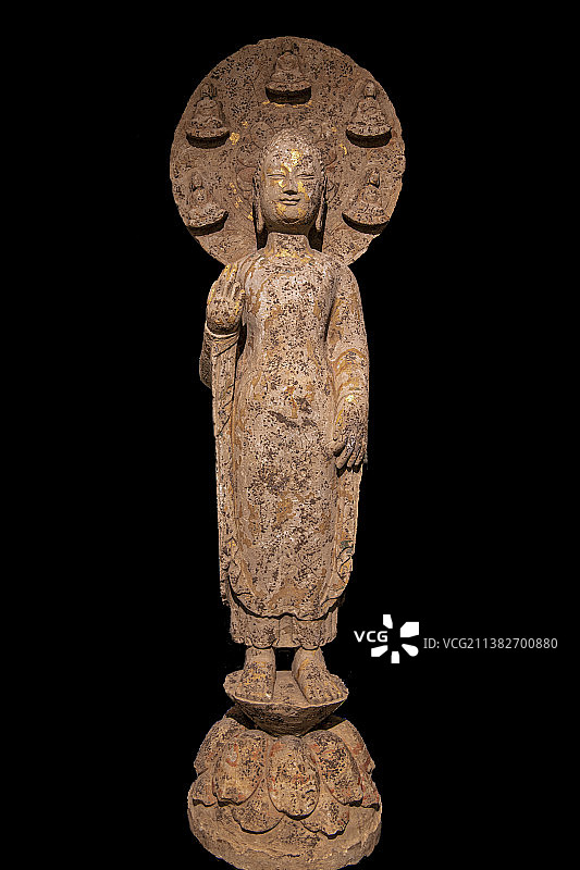 博物馆古代文物石雕佛像端庄神圣图片素材