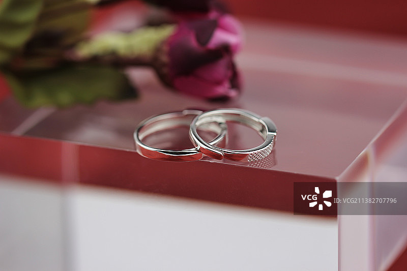 情侣对戒,婚姻,组物体,银色,灰色银,闪亮的,永远,浪漫,华贵,高雅,时尚设计,宝石,现代商品,礼物图片素材