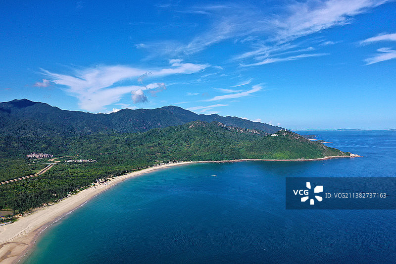 广东省深圳市大鹏新区西涌旅游度假区仙人掌沙滩情人岛航拍图片素材