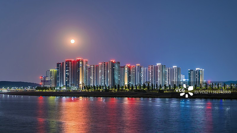 月光下的都市图片素材