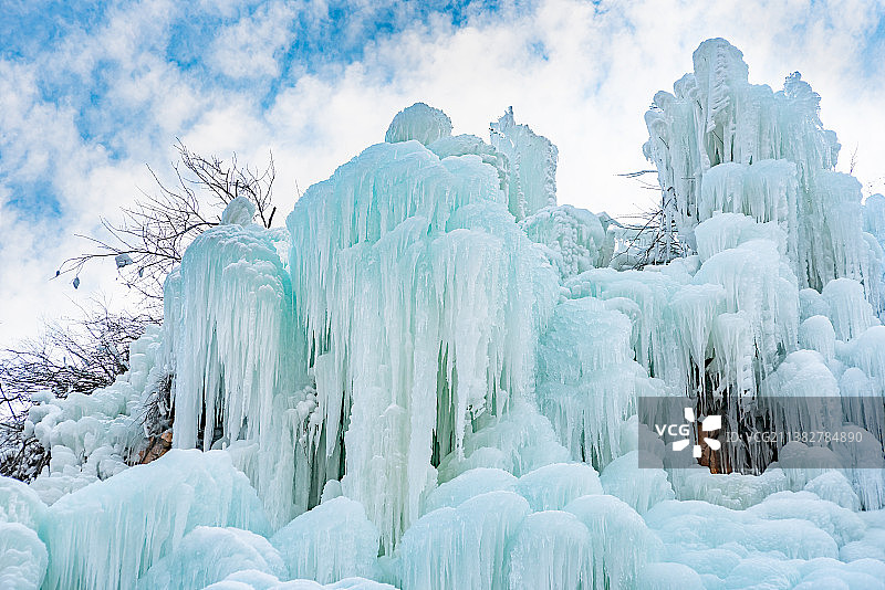 冬天北京门头沟神泉峡景区冰瀑冰蘑菇图片素材