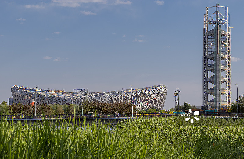 鸟巢和玲珑塔合影图片素材