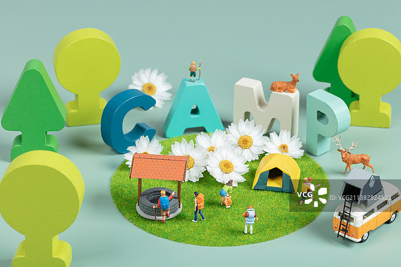 微缩创意英文单词户外露营帐篷与旅行人群图片素材