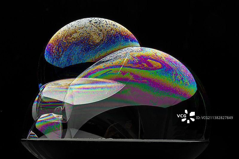 色彩鲜艳的泡泡图片素材