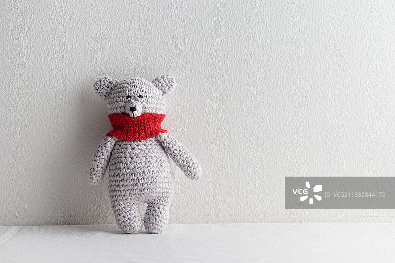 白色背景下的毛绒玩具特写图片素材