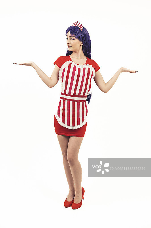 红白色长腿白人女服务员的垂直照片图片素材