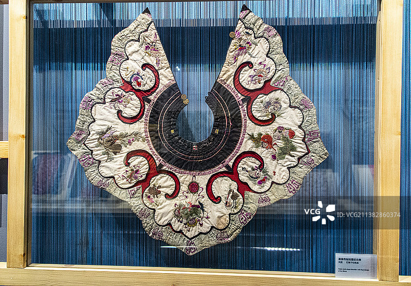 贵州多民族绣品，苗绣、侗绣、布依绣图片素材