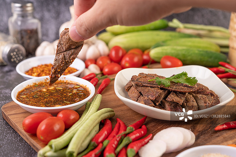 白盘烤猪肝图片素材