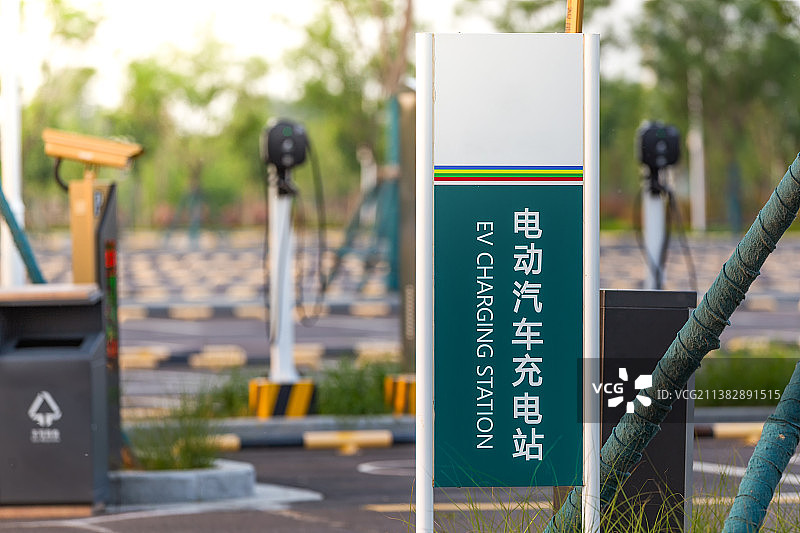新能源电动汽车充电站VIP停车场图片素材