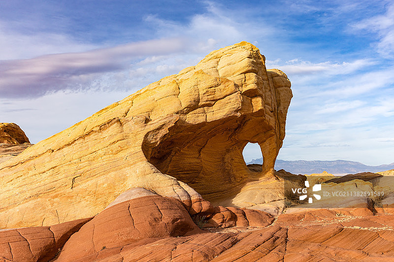 内华达州克拉克县岩层仰视景观图片素材