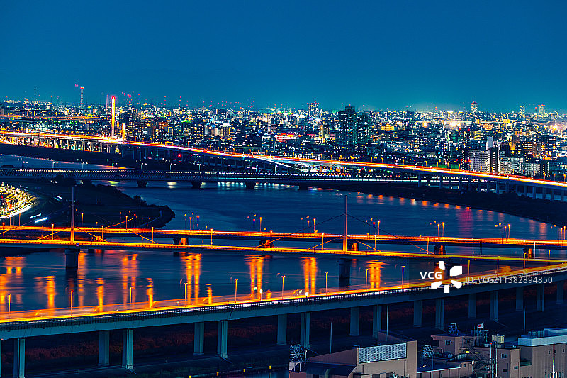 东京首都高速公路中央环线和东京街景图片素材