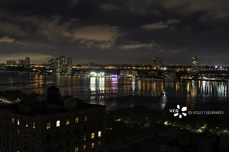 美国纽约市夜景：高角度视角下的灯光建筑图片素材